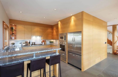 Blueberry Hill House | Stunning Mtn View, Air Con, Hot Tub, & Fireplace