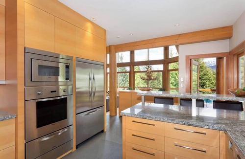 Blueberry Hill House | Stunning Mtn View, Air Con, Hot Tub, & Fireplace