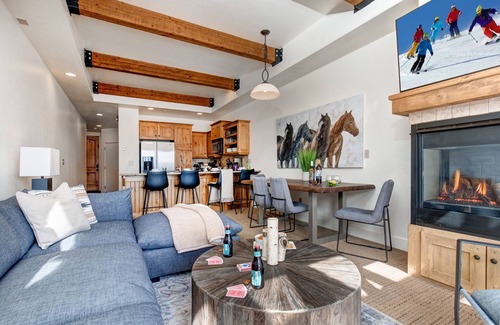 Kimball Junction House | Stunning Nature Preserve & Mountain Views - Newpark Village + Hot tub at Park City Newpark Trail