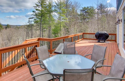 Nebo House | Stunning Nebo Lake House with Deck and Views!