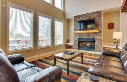 Nebo House | Stunning Nebo Lake House with Deck and Views!
