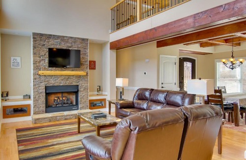 Nebo House | Stunning Nebo Lake House with Deck and Views!