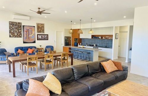 Yallingup House | Stunning new family home within the treetops. So close to wineries & beach!