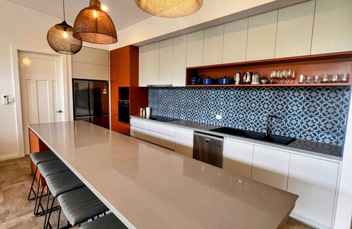 Yallingup House | Stunning new family home within the treetops. So close to wineries & beach!