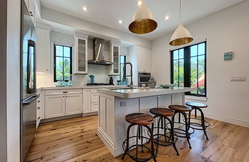 Longbeach Village House | Stunning, newly built 3B/3,5B home at the north end of LBK in Long Beach Village