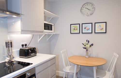 Harwich House | Stunning newly built harbourside 3-bed property-3 mins walk from beach and pier