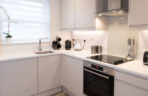 Harwich House | Stunning newly built harbourside 3-bed property-3 mins walk from beach and pier