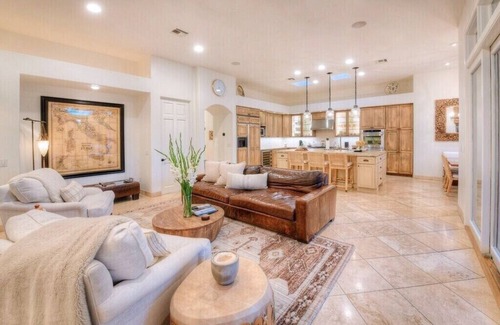 Shadow Hills House | Stunning oasis, spectacular hiking, golf, views & more in Catalina Foothills!