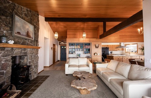 Bandon House | Stunning Ocean Front Near Bandon Dunes w Private Beach Access