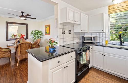Keauhou Condo | Stunning Ocean Sunset Views From Your Private Lanai