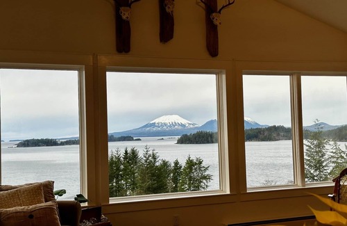 Sitka House | Stunning Ocean View Vacation Home with 4 Bedrooms, 2.5 Bathrooms
