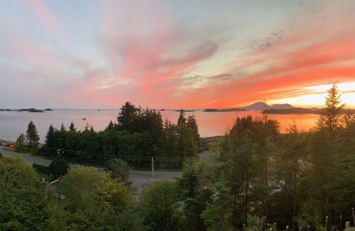 Sitka House | Stunning Ocean View Vacation Home with 4 Bedrooms, 2.5 Bathrooms