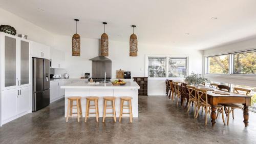 Killcare Heights House | Stunning Ocean Views and Pool