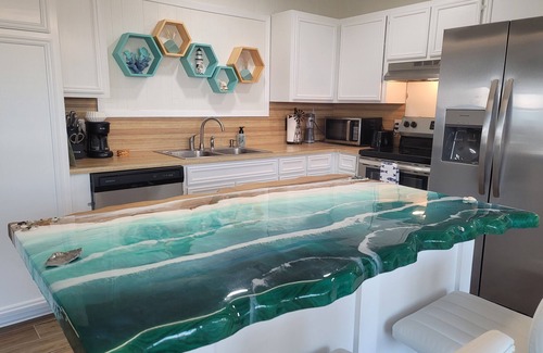 Lakeview  Jefferson County House | Stunning Oceanfront Beach House near Holly Beach w/balcony & awesome beach decor