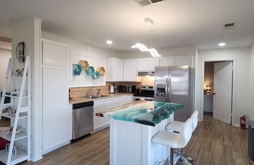 Lakeview  Jefferson County House | Stunning Oceanfront Beach House near Holly Beach w/balcony & awesome beach decor