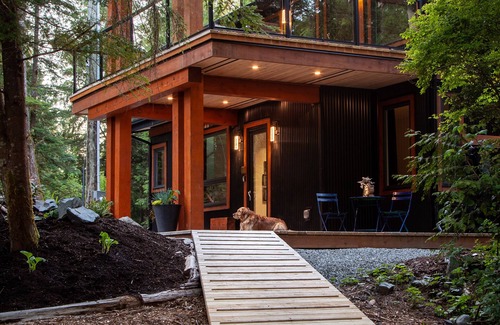 Tofino House | Stunning oceanfront oasis with majestic mountain and lush forest views.