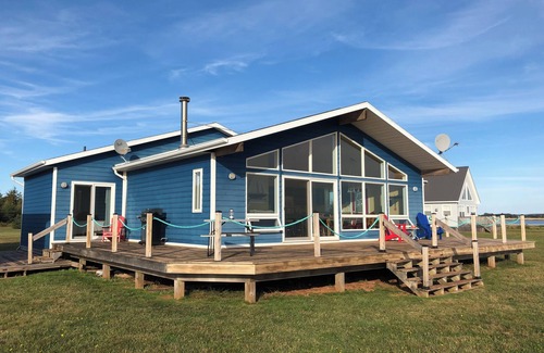 Malpeque House | Stunning Oceanfront PEI Cottage