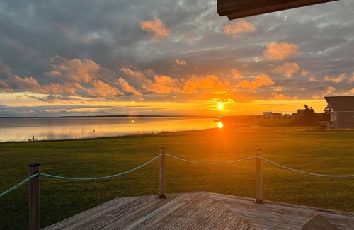 Malpeque House | Stunning Oceanfront PEI Cottage