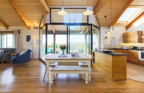 Perranuthnoe House | Stunning Old Carthouse with seaview