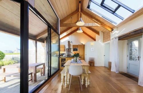 Perranuthnoe House | Stunning Old Carthouse with seaview