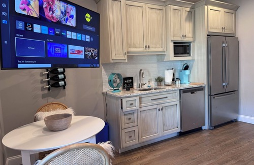 Myers Park Apartment | Stunning one-bedroom apartment located in the Myers Park neighborhood.