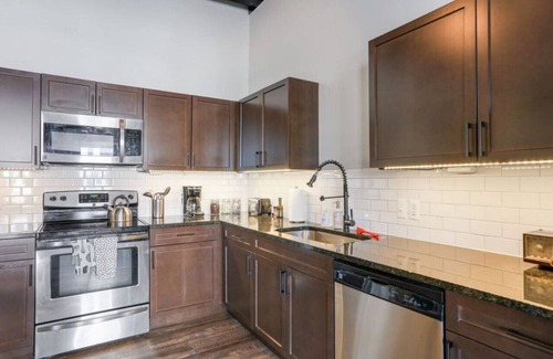 Detroit House | Stunning One Of A Kind 6 BDRM Loft Sleeps 15