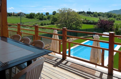 Mallefougasse-Auges House | Stunning private villa for 8 guests with private pool, WIFI, TV, terrace and parking