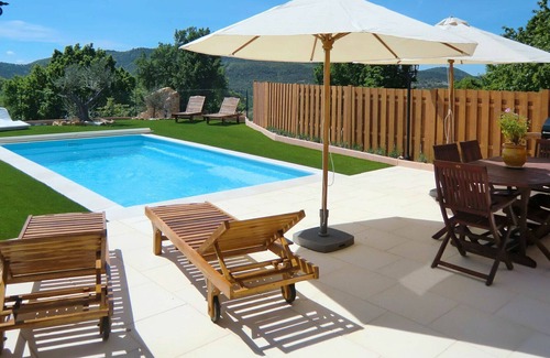 Mallefougasse-Auges House | Stunning private villa for 8 guests with private pool, WIFI, TV, terrace and parking