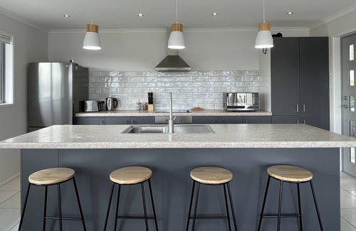 Pahi House | Stunning Pahi Retreat with private water access
