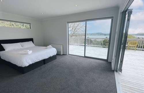 Pahi House | Stunning Pahi Retreat with private water access