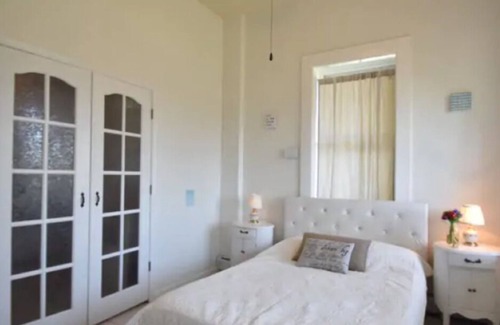 Port Ewen Apartment | Stunning, Panoramic Riverview in Victorian Home