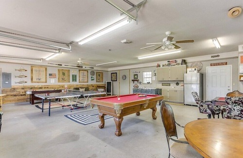 Graford House | Stunning PK Waterfront Home| Private Beach Entry| Private Dock|Game Room|Hot Tub