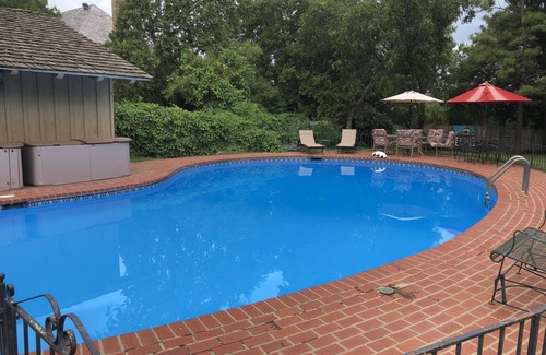 Wichita Falls House | Stunning Poolside Guest House - Historic Morningside