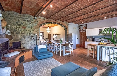 Gallina Villa | Stunning private villa with WIFI, private pool, TV, patio, panoramic view, close to Montepulciano