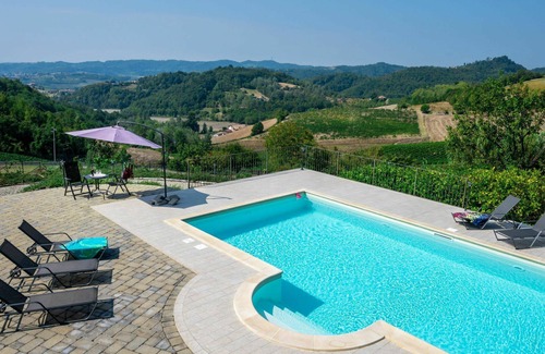 Ponzano Monferrato House | Stunning private villa for 14 people with private pool, WIFI, A/C, TV and terrace
