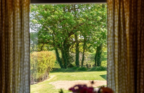 Brazzacott House | Stunning private villa for 4 guests with WIFI, TV, terrace, pets allowed, panoramic view and par.