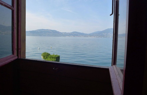 Aran House | Stunning private villa for 8 guests with TV, terrace and panoramic view