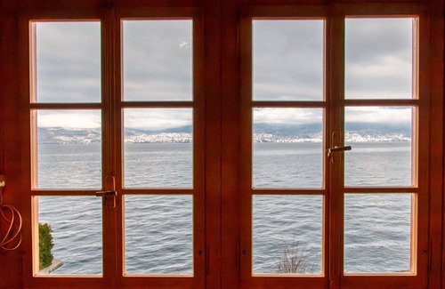 Aran House | Stunning private villa for 8 guests with TV, terrace and panoramic view