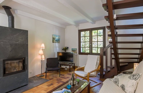 Moelan-sur-Mer House | Stunning private villa for 6 people with WIFI, TV, terrace, pets allowed and parking