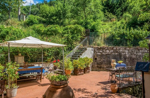 Loro Ciuffenna House | Stunning private villa for 12 people with private pool, WIFI, TV, terrace, pets allowed and park.