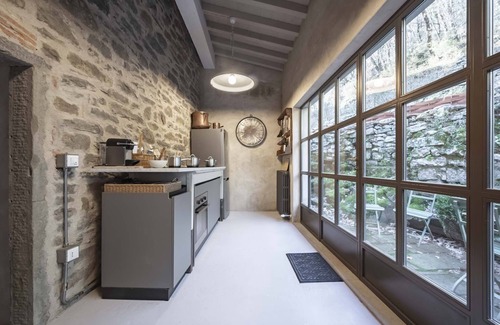 Loro Ciuffenna Villa | Stunning private villa for 12 people with private pool, WIFI, A/C, TV and patio