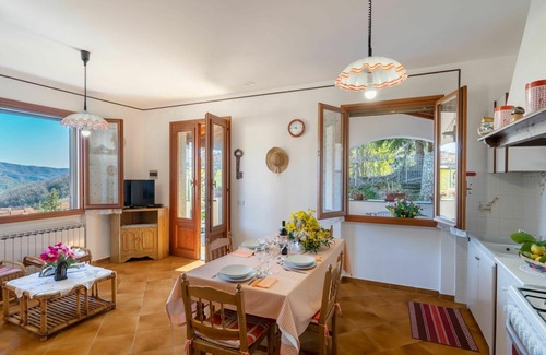 Prela House | Stunning private villa for 4 guests with TV, patio, pets allowed and panoramic view