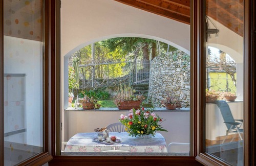 Prela House | Stunning private villa for 4 guests with TV, patio, pets allowed and panoramic view