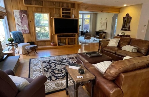 Guilford House | STUNNING PRIVATE GUILFORD ESTATE.located at the end of a sublime cul-de-sac