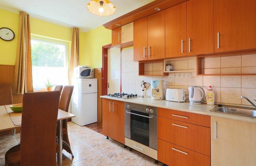 Koroshegy House | Stunning private villa for 8 guests with A/C, WIFI, TV, patio, pets allowed and parking