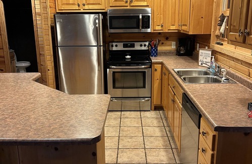 Bayview Cabin | Stunning private lake home located on beautiful Cove Bay.