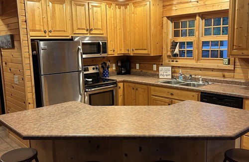 Bayview Cabin | Stunning private lake home located on beautiful Cove Bay.