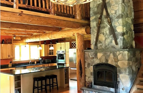 North Pole House | Stunning Private Lodge, Sauna
