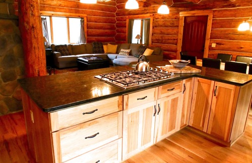 North Pole House | Stunning Private Lodge, Sauna