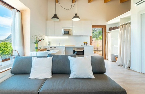 Banyalbufar House | Stunning private villa for 2 people with A/C, WIFI, TV, patio and parking